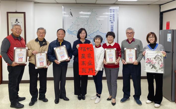 照片1 - 保安警察大隊邀請書法名家揮毫迎春