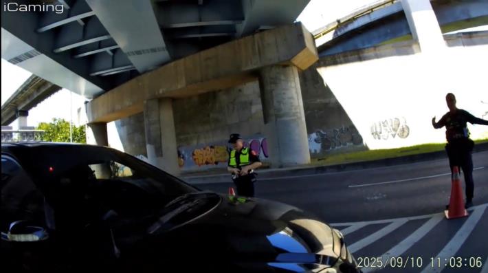 照片1-臺北市政府警察局保安警察大隊第二中隊員警執行路檢勤務