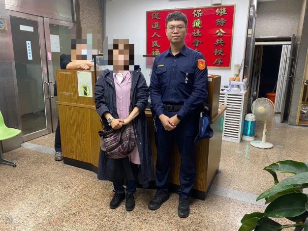 民生西路派出所警員與報案人合影