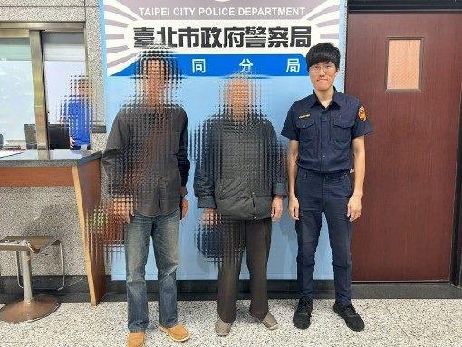 圖說：員警與胡姓長者(中)以及家屬合影