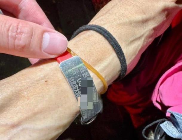 圖說:老奶奶的愛心手鍊