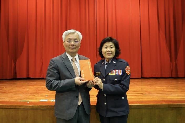 節安重點工作起跑  警政署署長訪視臺北市松山分局慰勉同仁照片2