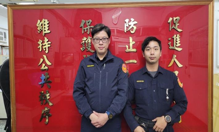 關渡所長李昌祐（左）與警員胡哲瑋
