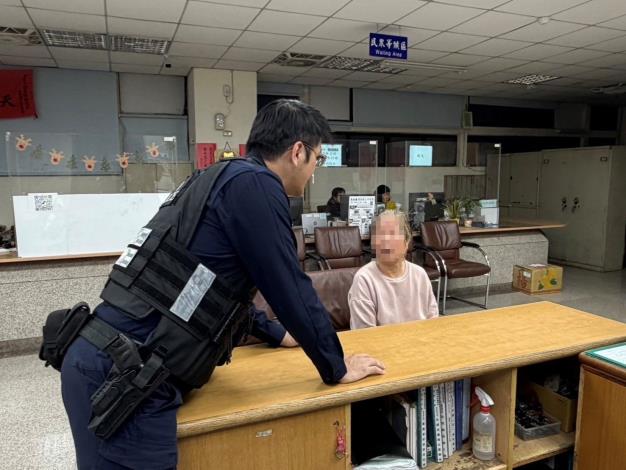 北投分局長安派出所警員顏嘉宏協助長者返家
