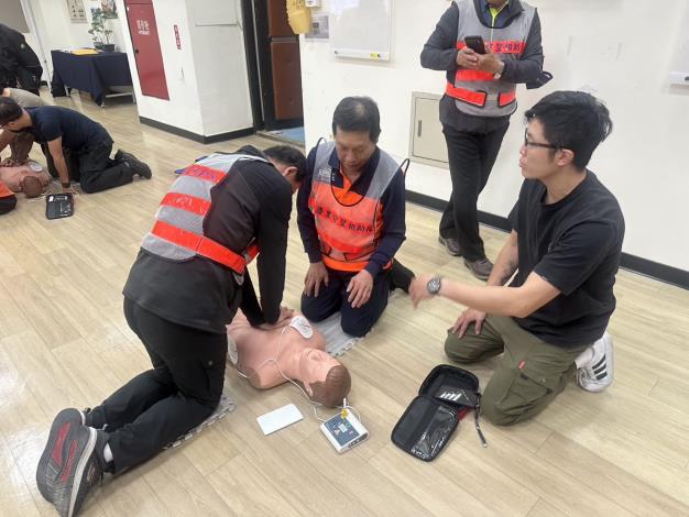 守望相助隊員實際操作CPR、AED