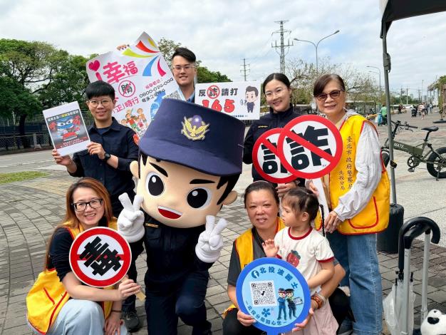 兒童節連假期間，士林地檢署與北投分局特地於兒童新樂園攜手舉辦反賄選宣導活動，現場透過互動遊戲及案例說明吸引不少大小朋友與家長共襄盛舉，期盼藉由寓教於樂的方式，深化民眾對反賄選議題的理解