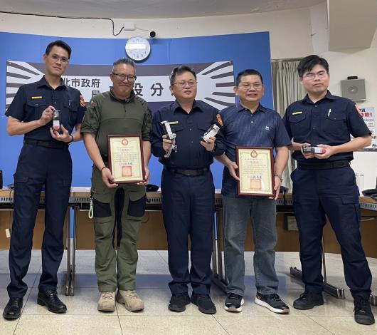 科技公司捐贈北投分局戰術止血帶400條，讓員警面對重大事故時，具備即時自救能力