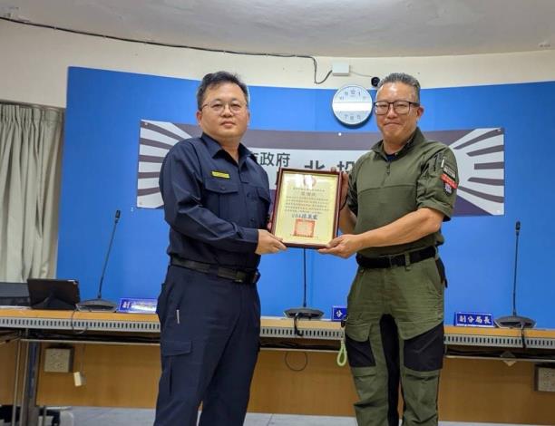 企業捐贈戰術止血帶，行動支持北投警維護治安