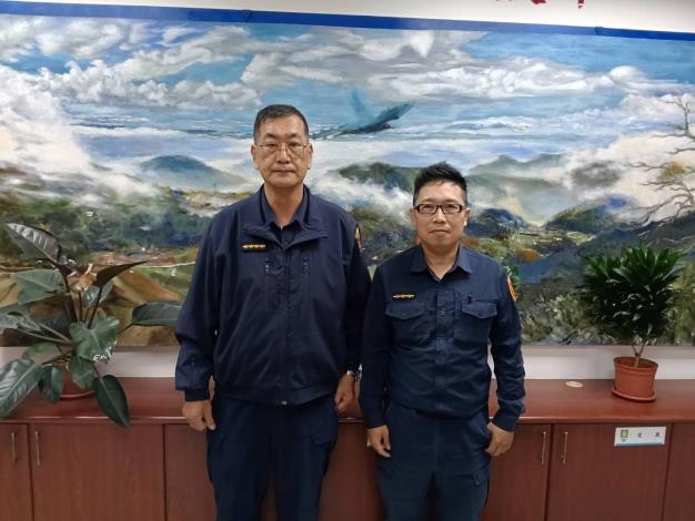 北投分局竹子湖派出所所長林嘉宏(左)、警員王麒丞
