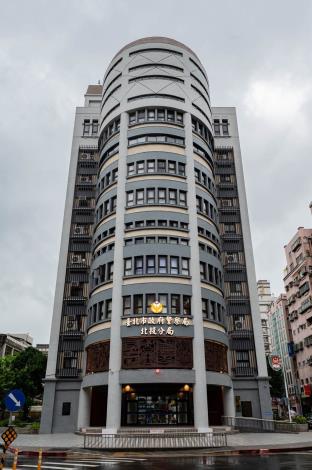 牆整修完成的北投分局煥然一新