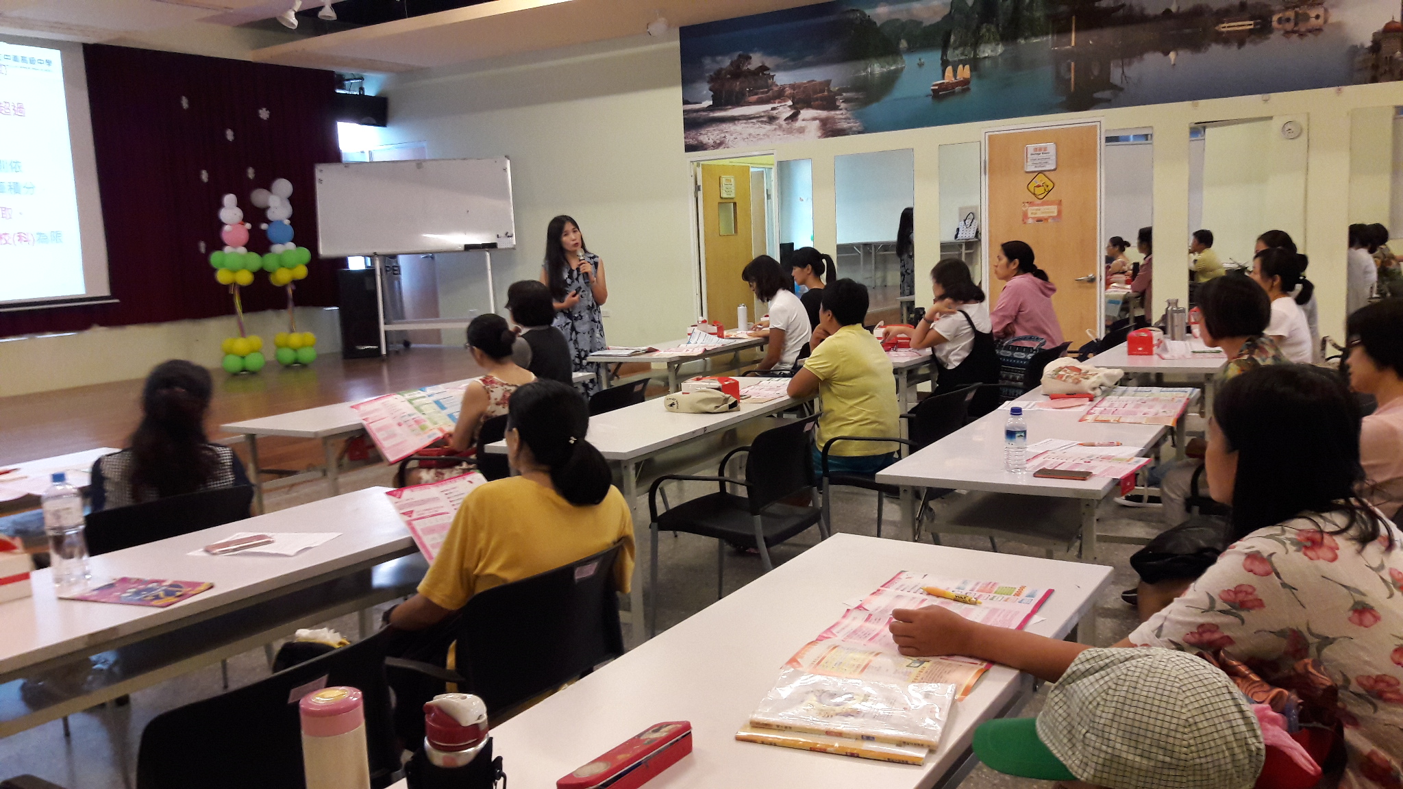 Zhonglun High School explaining education paths for students.