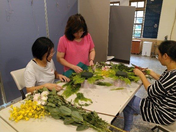 Circular Floral Design Class