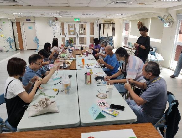 3. Participants weaving dreamcatchers together.