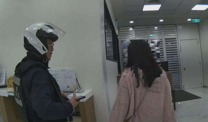 女子非常感謝警方及行員的及時阻止