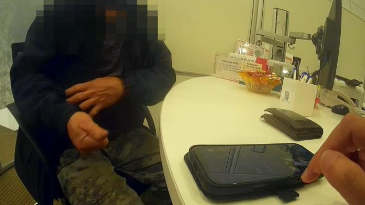 員警耐心勸阻，向被害人解釋其為假投資網站