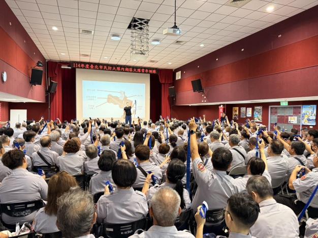 三軍總醫院白豐誠醫師授課與隊員互動過程