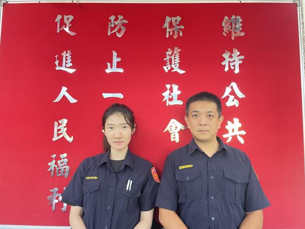 康寧派出所所長吳璽名(右)、警員林蕎蓉(左)