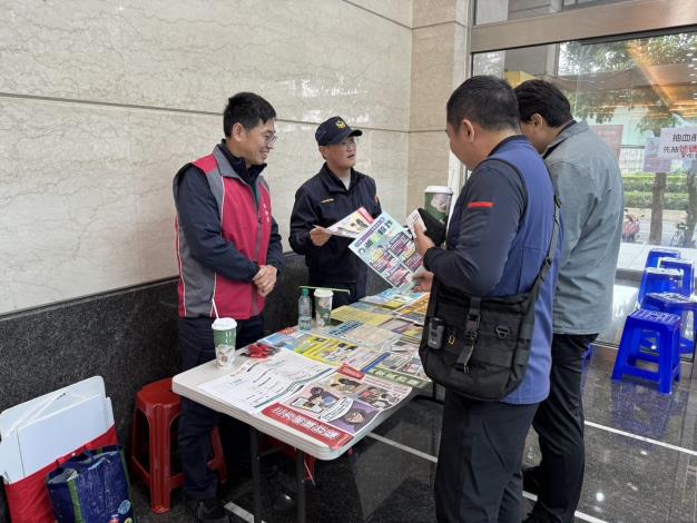 內湖警會講向內科企業員工宣導交通安全