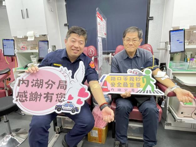 內湖警挽袖捐熱血