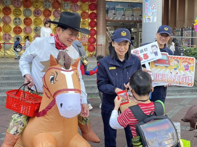 內湖警於校園宣導情形.JPG