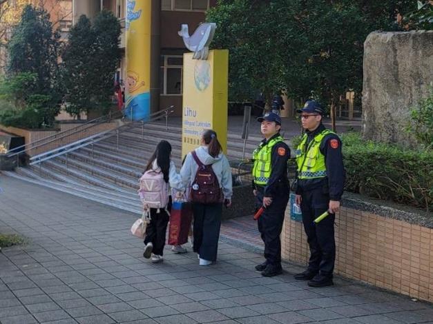 內湖警執行交通疏導勤務情形 (3).JPG