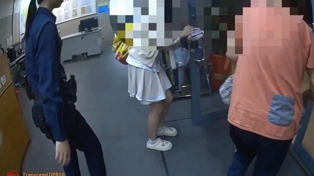 圖說2:家屬至派出所接其返家