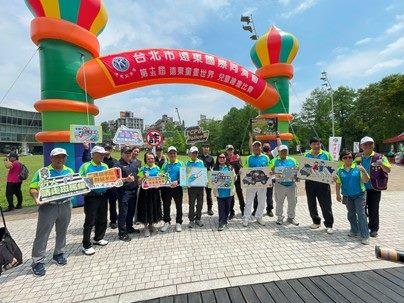 圖說3:內湖警分局於大湖公園兒童繪畫活動現場進行交通安全及防詐騙宣導
