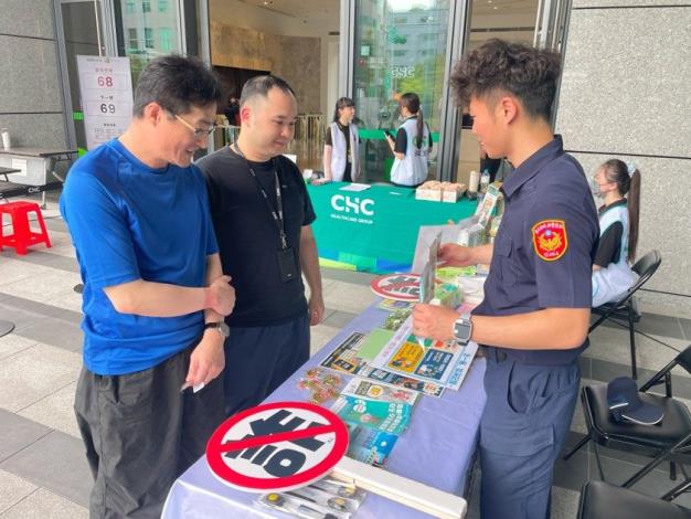 圖說4：內湖警會講宣導團宣導情形