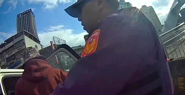 警方對於危害公共安全之行為，絕不寬貸