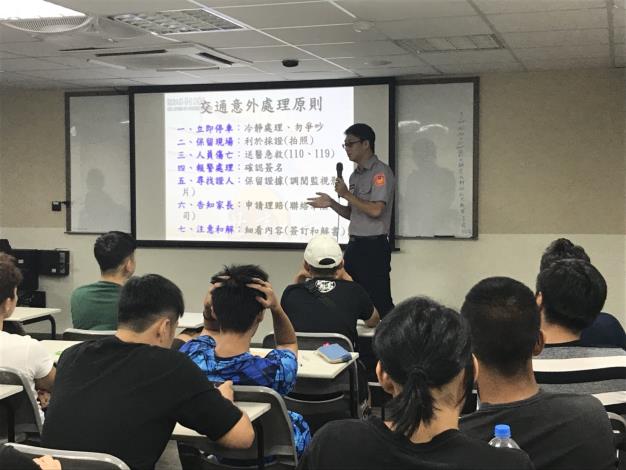 世新大學新鮮人，警方化身校園反詐騙大使照片2