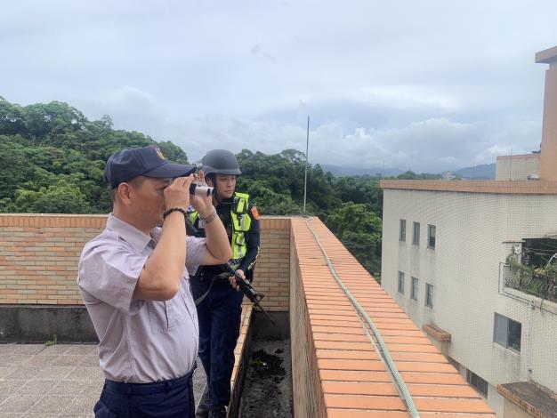 執勤同仁與協勤民力制高點服勤照片.JPG