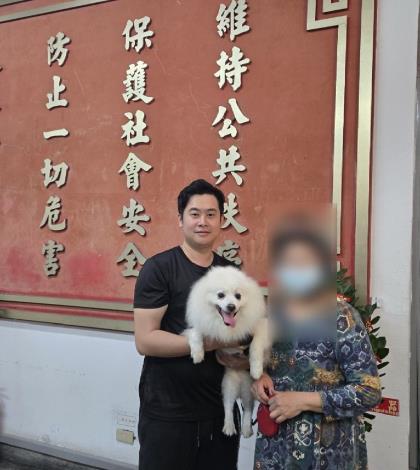 員警與民眾合影.JPG