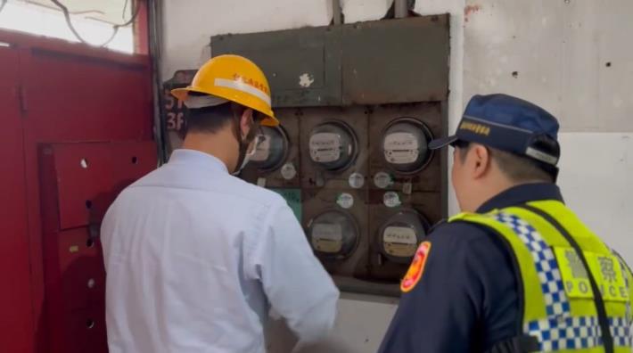 警方執行斷水電.JPG