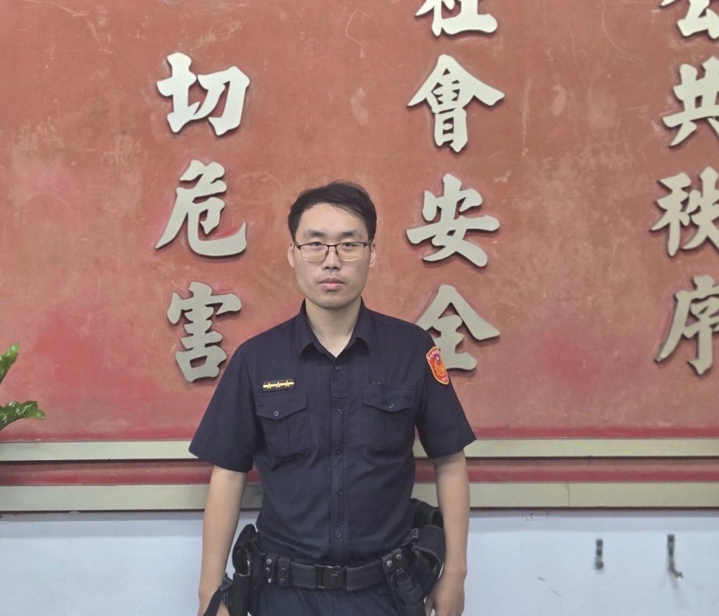 失智婦街頭迷途徬徨 文一暖警陪伴護送平安返家