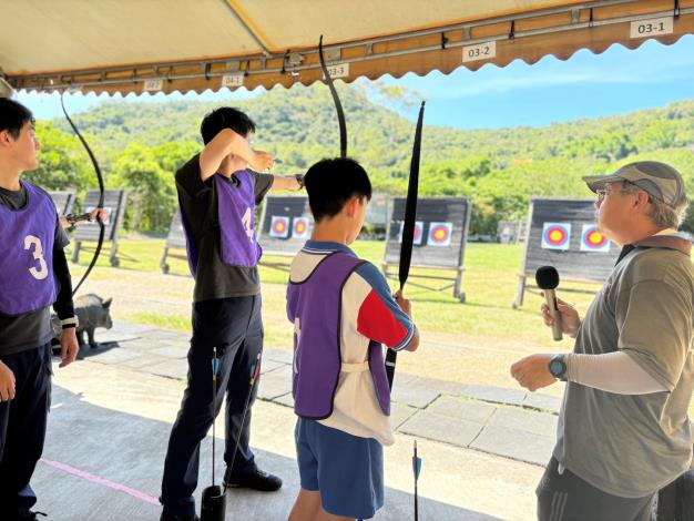 讓少年透過射箭活動，參與反毒反詐宣導