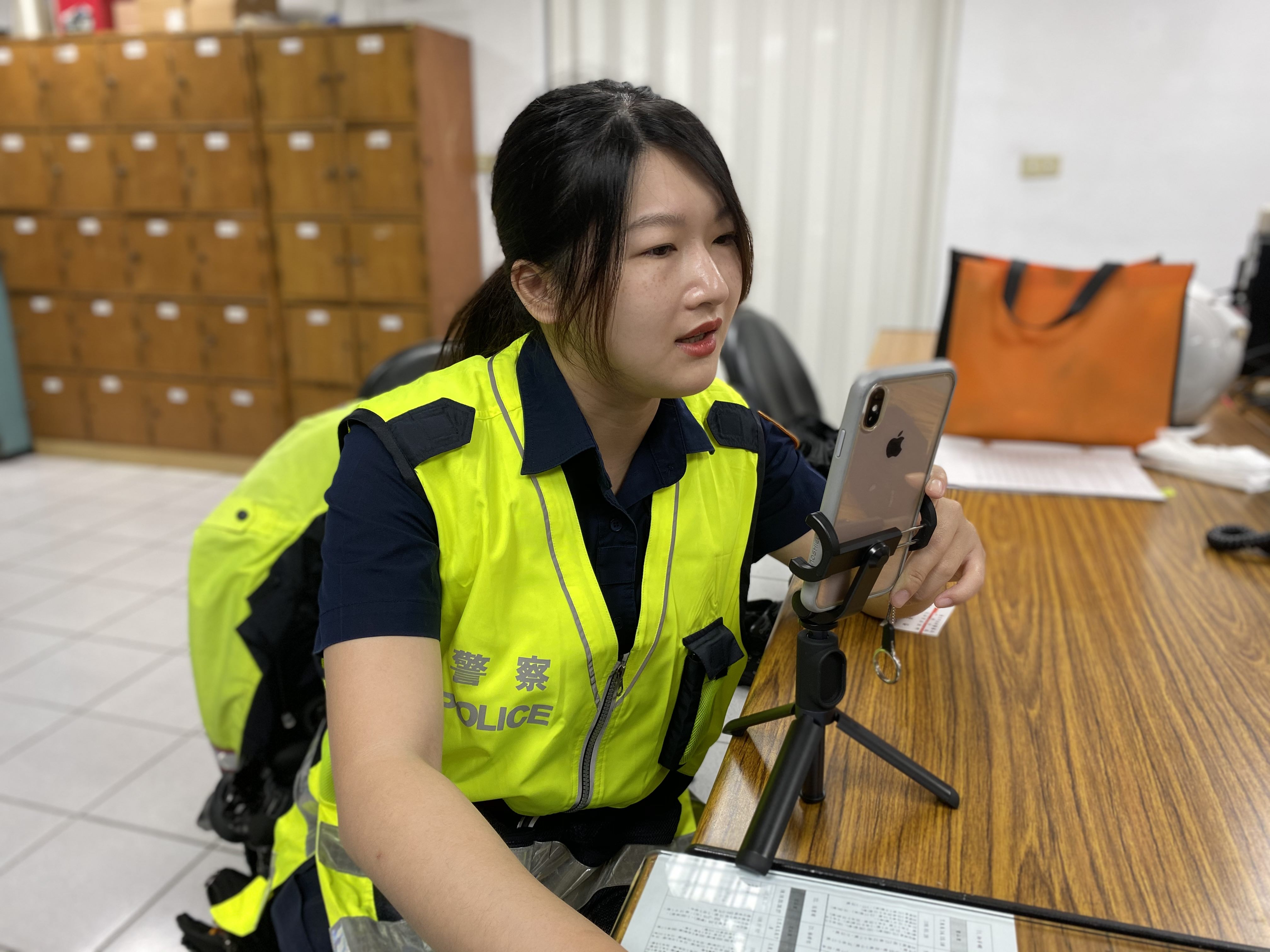臺北市政府警察局士林分局於109年5月25日與雨農國小連線直播宣導.JPG