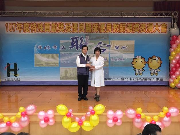 1071112優良醫師教師頒獎_181115_0035