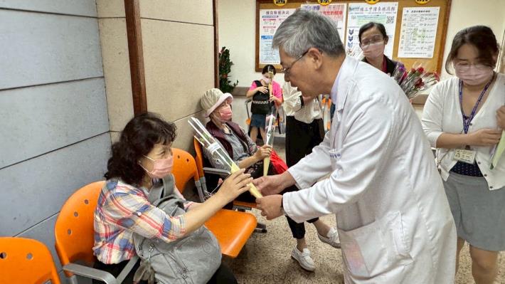 LINE_ALBUM_202556母親節音樂會（中醫昆明場）_250513_33