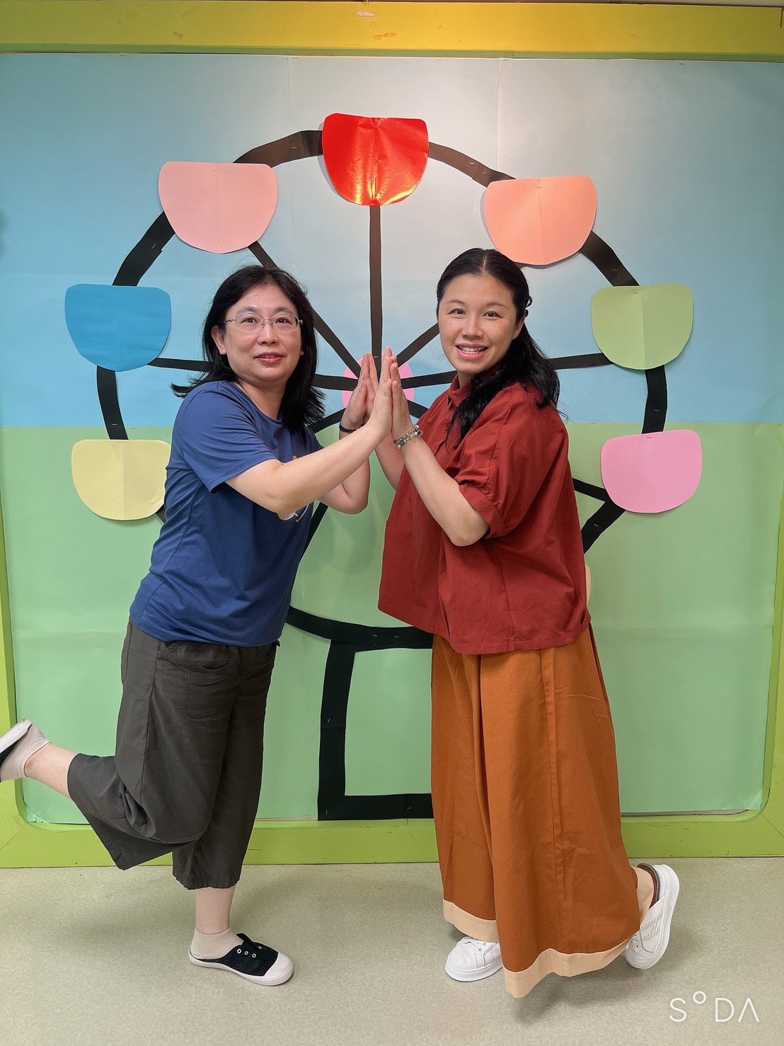 橙荳班:邱佳慧老師(佳慧老師)、李依蓉老師(依蓉老師)  