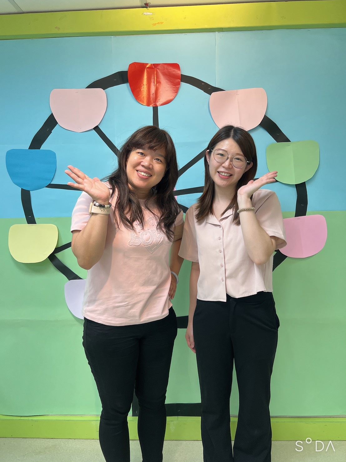 黃芽班教師:許舒婷老師(舒舒老師)、吳敏瑄老師(敏瑄老師)  