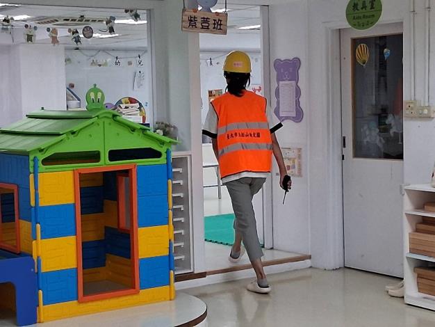 13人員巡視園舍環境是否安全