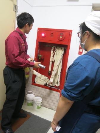大直消防隊蒞臨指導--正確使用消防栓.JPG