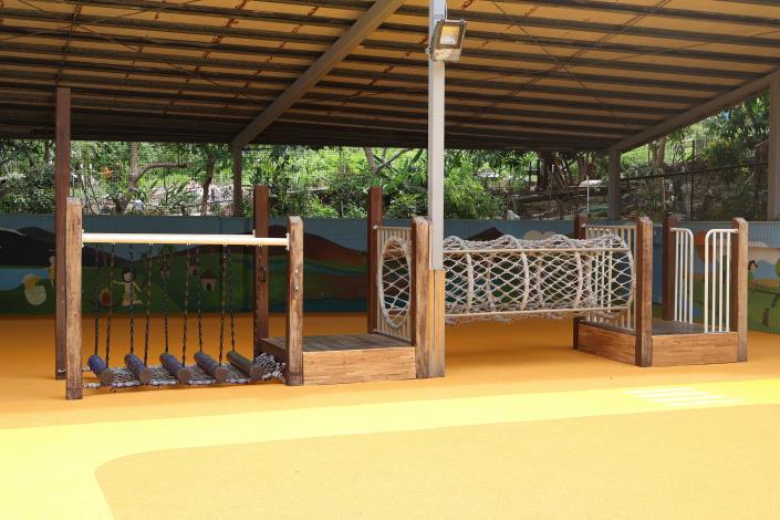 戶外遊戲場照片-遊具