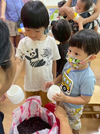 LINE_ALBUM_1141018英文閱讀樂_251019_32