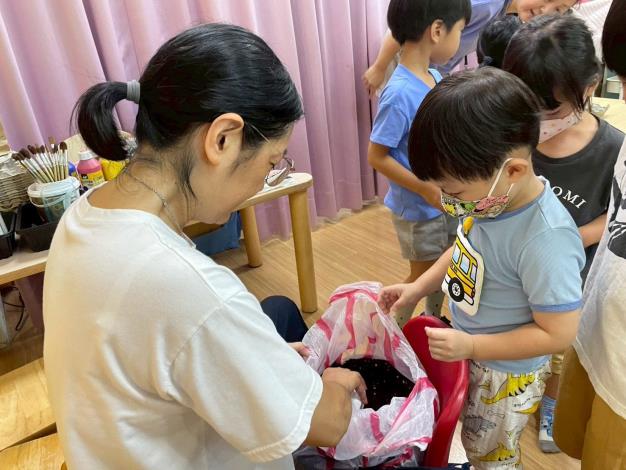 LINE_ALBUM_1141018英文閱讀樂_251019_35