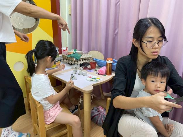 LINE_ALBUM_1141018英文閱讀樂_251019_100