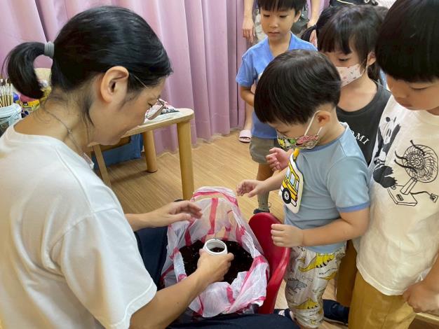 LINE_ALBUM_1141018英文閱讀樂_251019_34