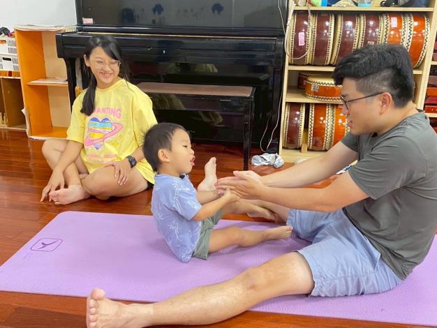 LINE_ALBUM_20251018 士林園親子瑜伽_251018_69