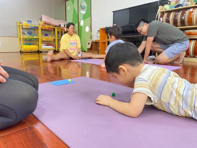 LINE_ALBUM_20251018 士林園親子瑜伽_251018_100