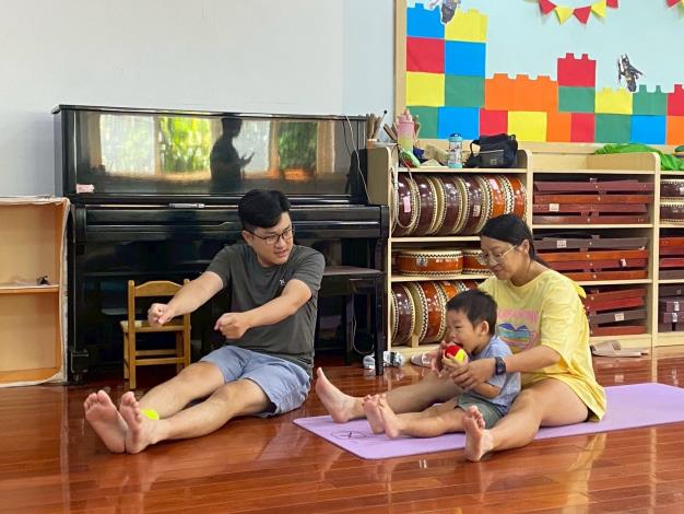 LINE_ALBUM_20251018 士林園親子瑜伽_251018_135